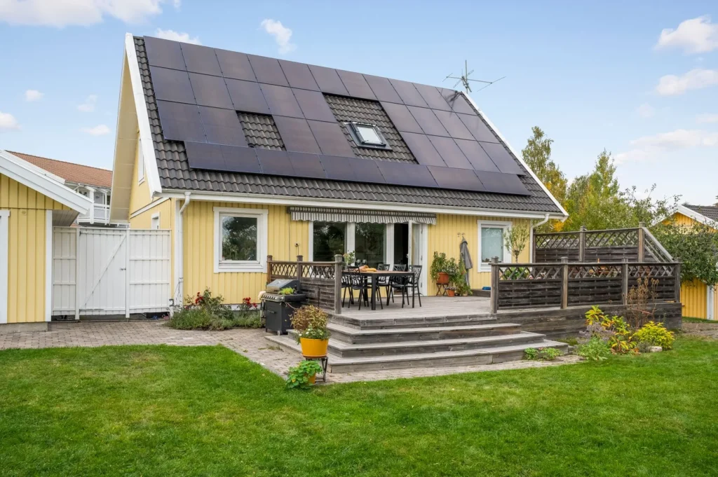 4. Malning av fasad Villa Huddinge Fullersta