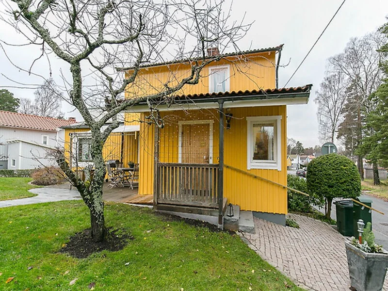 Ommalning takrenovering pa sommarhus VIksjo Jakosberg